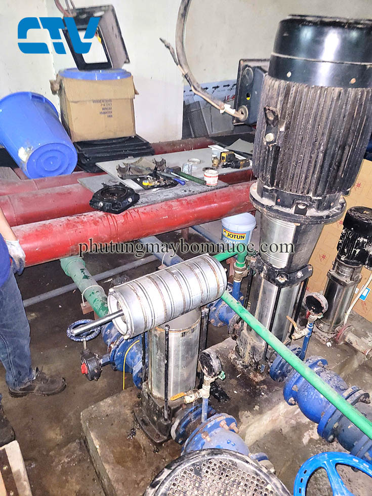Sửa chữa và thay bộ ruột buồng cánh máy bơm trục đứng chuyên nghiệp